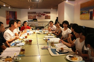 餐厅交谈 餐厅交谈